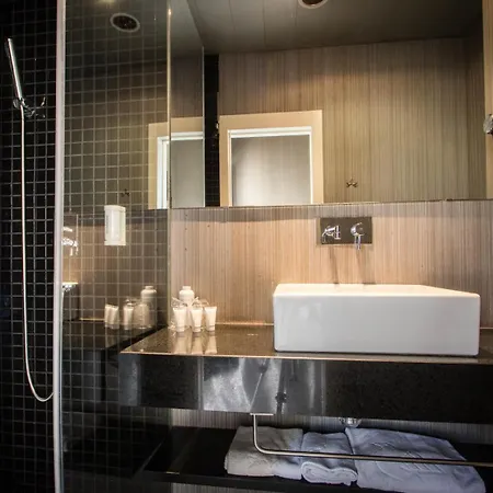 Pensión Cosy Embajador 2*