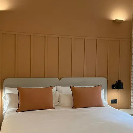 Pensión Cosy Embajador