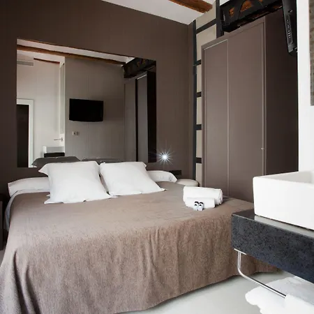 בית הארחה Cosy Embajador 2*