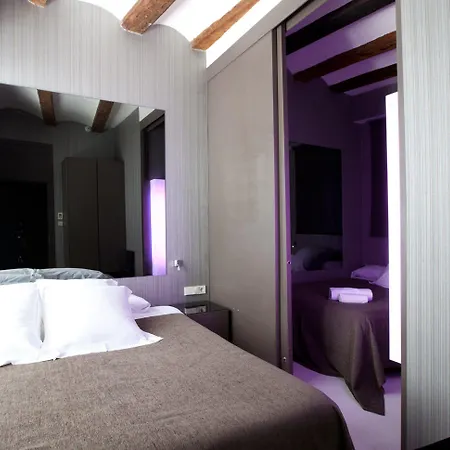 Cosy Embajador ולנסיה