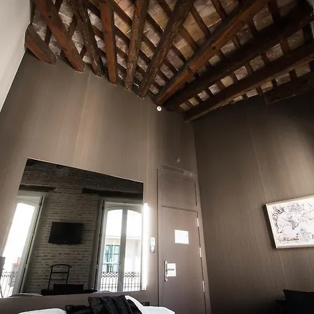 Cosy Embajador Guest house