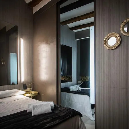 Pensión Cosy Embajador 2*