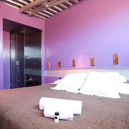 Cosy Embajador בית הארחה 2*