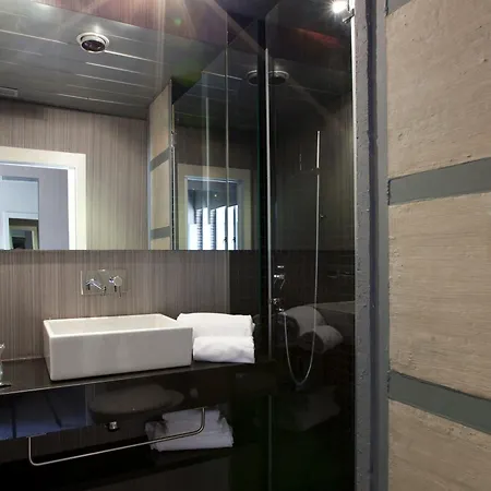 Cosy Embajador ולנסיה