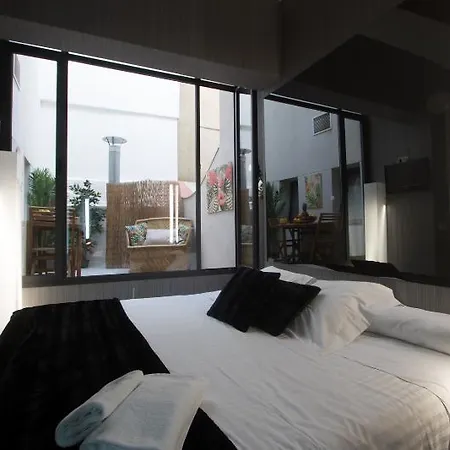 Cosy Embajador בית הארחה